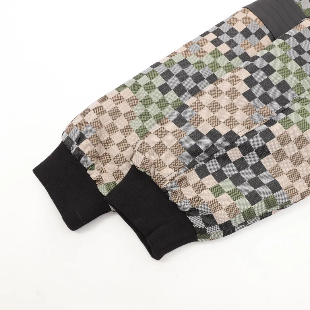 🅿️550 Louis Vuitton/Louis Vuitton checkerboard flight jacket is particularly popular this year. Baseball jackets are available at all levels of the market (you must compare the details). The most powerful quality control. Production and research on flight jackets for 7 years. Exquisite details. With it, you are the most beautiful boy in the universe. The lacquered full-surface four-button buckle (button with LOGO), and the fabric customization took more than a month. It is not ready-made on the market. It is made of wool blend, custom-woven and dyed. It has high color fastness. It is recommended to hand wash or dry clean it for the first time. "Knitted rib custom-woven at the hem", the lining is made of silky and delicate cupro fiber material, which can be worn directly against the body. It is extremely comfortable, a heavy-weight item, purchase version! Size：XS-L